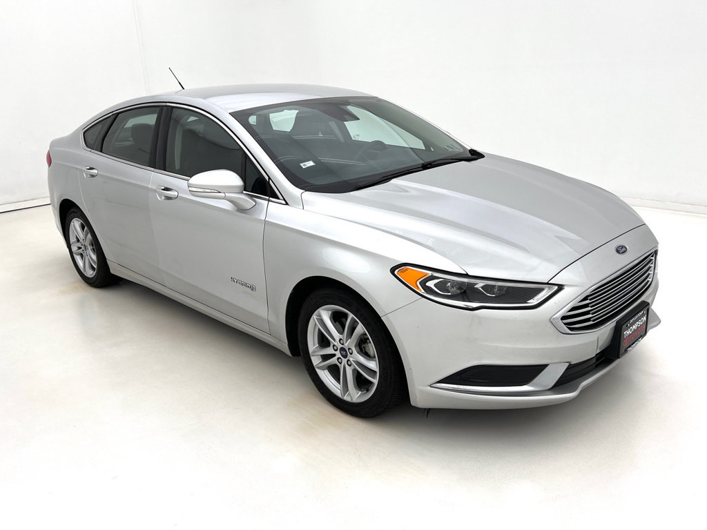 Used 2018 Ford Fusion SE w/ Equipment Group 602A FWD image 2