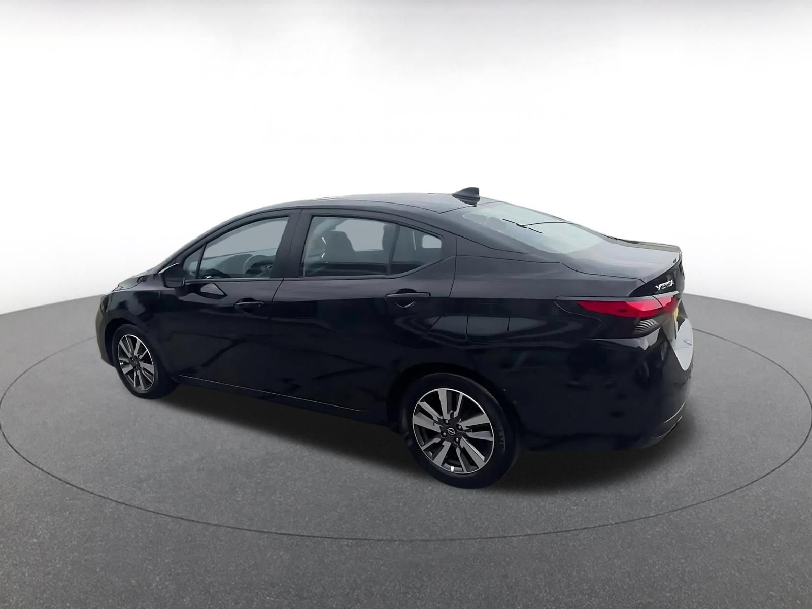 Used 2025 Nissan Versa SV FWD image 9