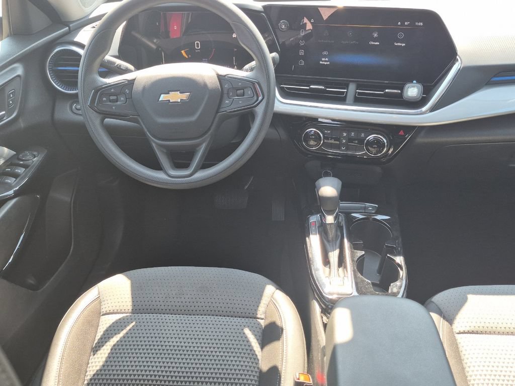 Used 2025 Chevrolet Trax LT FWD image 14