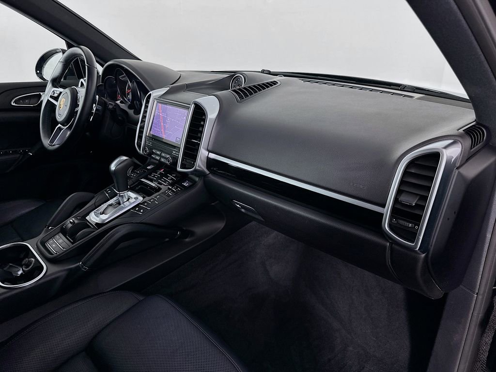 Used 2017 Porsche Cayenne image 30