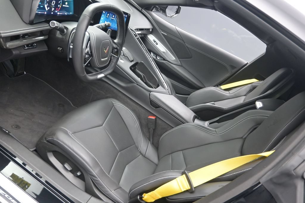 Used 2025 Chevrolet Corvette Z06 RWD image 16