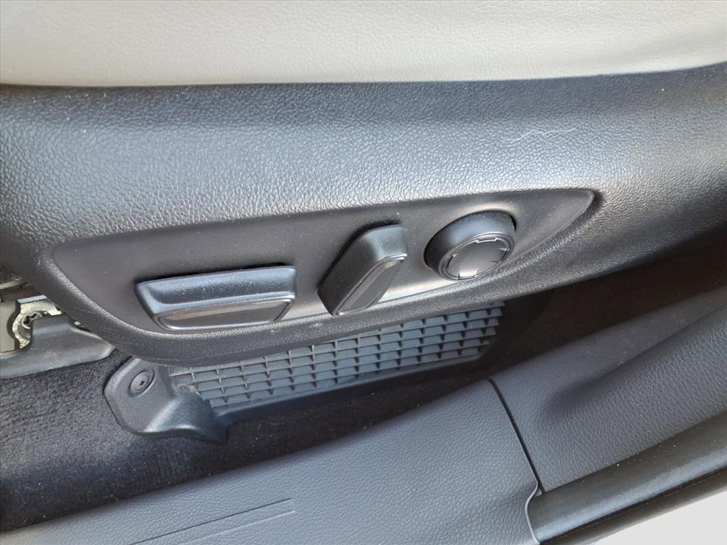 Used 2024 Toyota Sienna XLE image 37