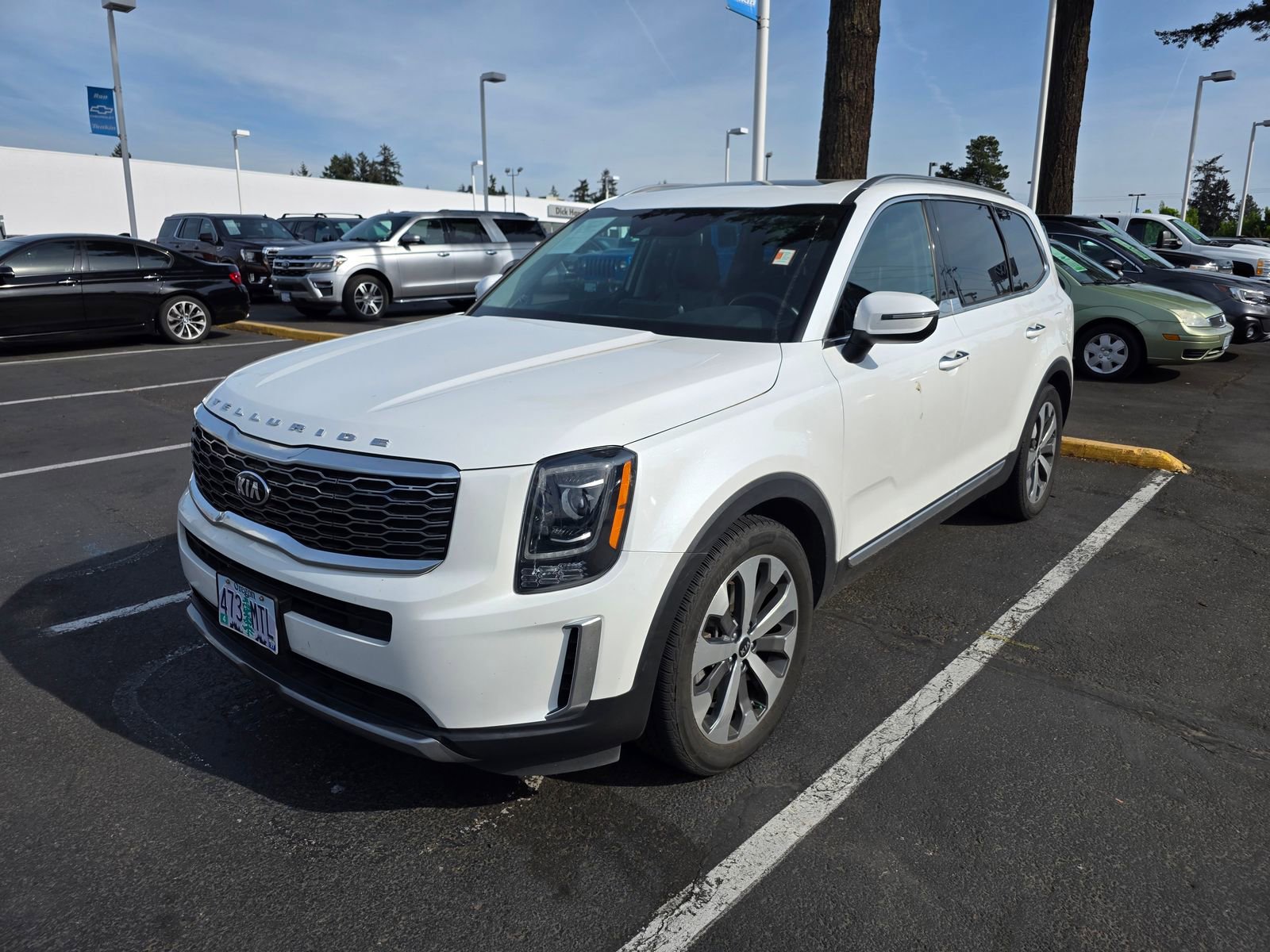 Used 2020 Kia Telluride S w/ S 8 Passenger Seating Package AWD/4WD image 2
