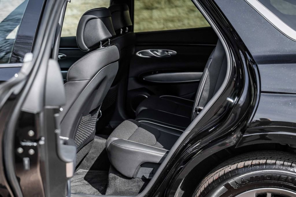 Used 2025 Genesis GV70 3.5T Sport image 20