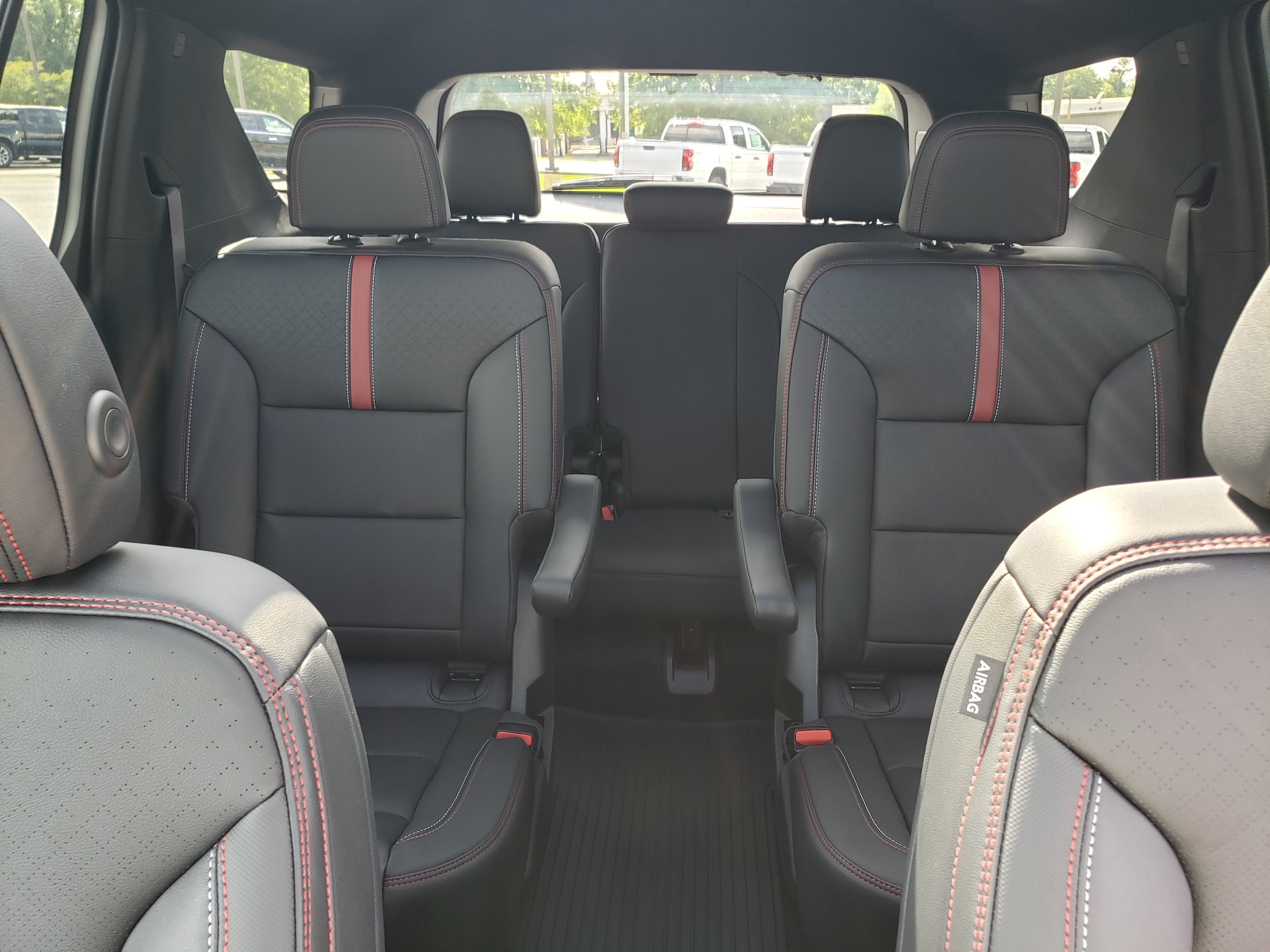 New 2026 Chevrolet Traverse RS w/ LPO, Floor Liner Package FWD image 33