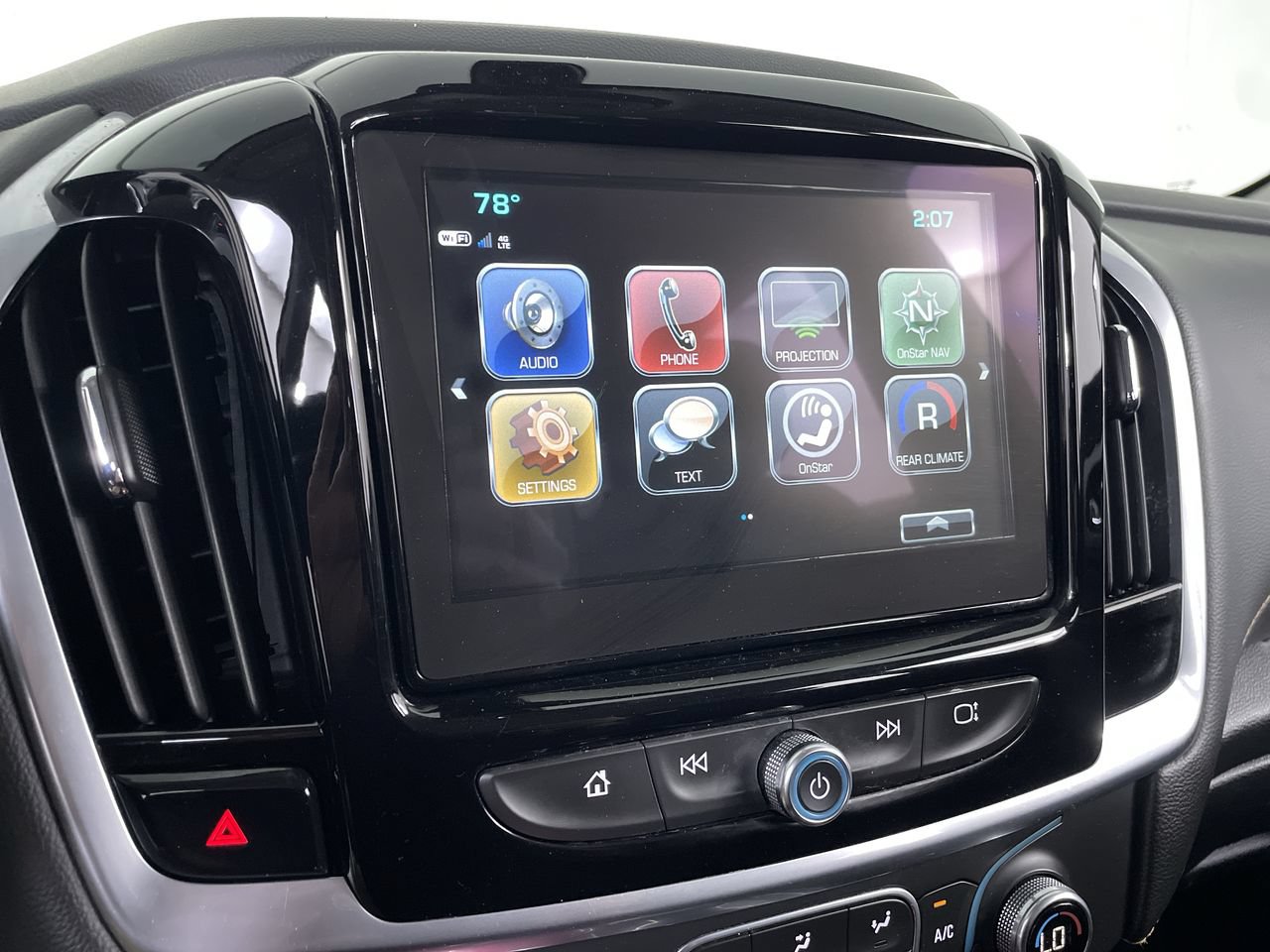 Used 2019 Chevrolet Traverse LT FWD image 15