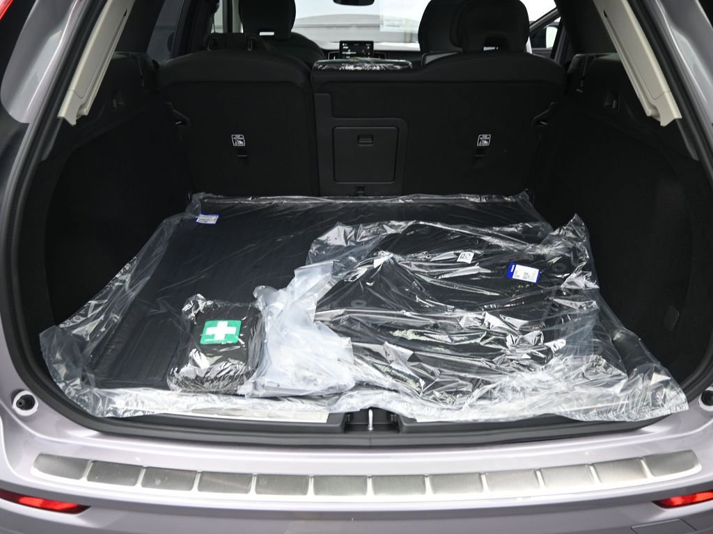 New 2026 Volvo XC60 B5 Plus w/ Protection Package Premier image 30