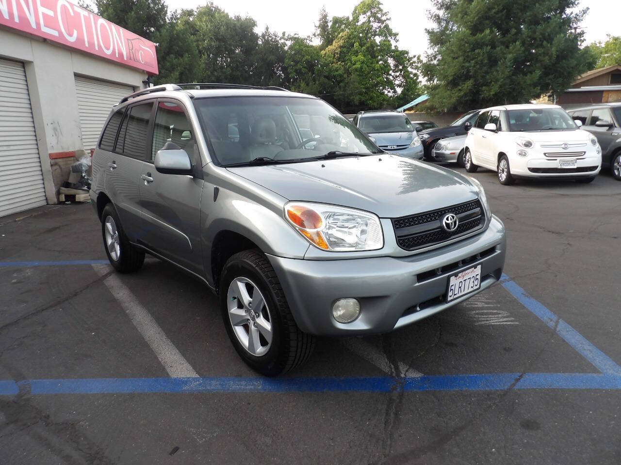 Used 2005 Toyota RAV4 4WD image 2