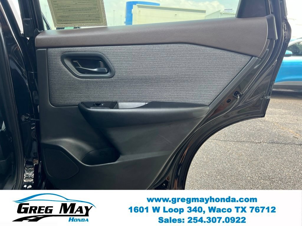 Used 2023 Nissan Rogue S FWD image 13