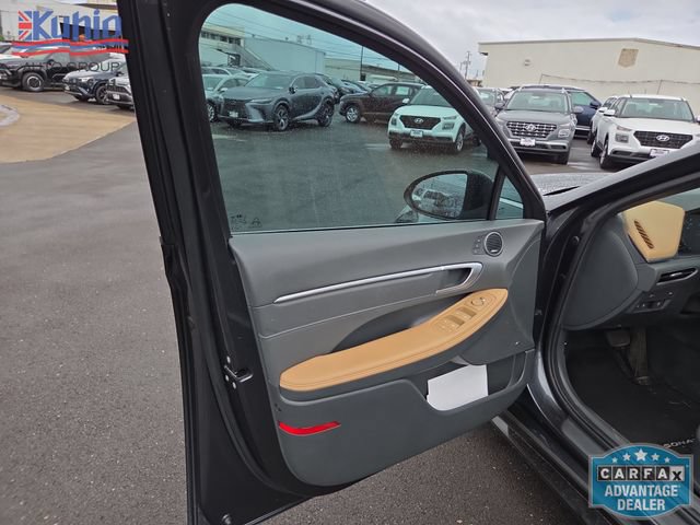 Used 2022 Hyundai Sonata Limited w/ Preferred Accessory Package FWD image 10