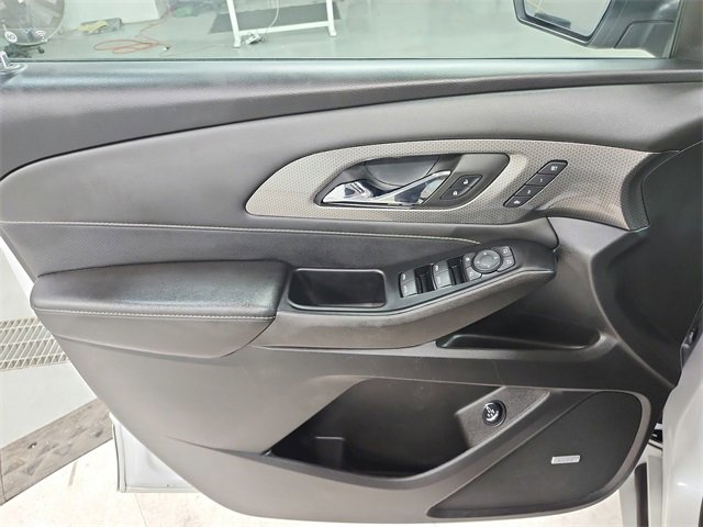 Used 2023 Chevrolet Traverse Premier image 36