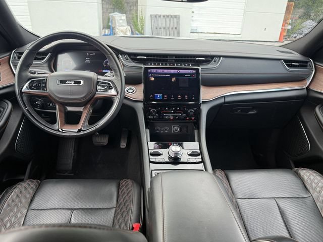 Used 2025 Jeep Grand Cherokee Summit w/ Obsidian Package AWD/4WD image 14