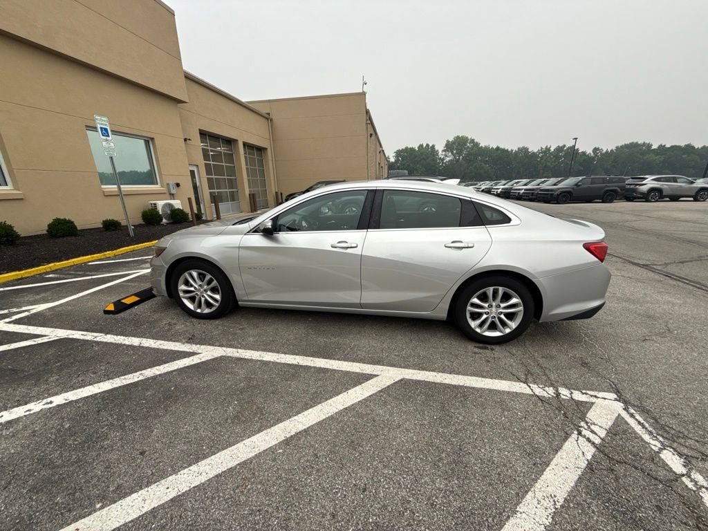 Used 2016 Chevrolet Malibu LT FWD image 2