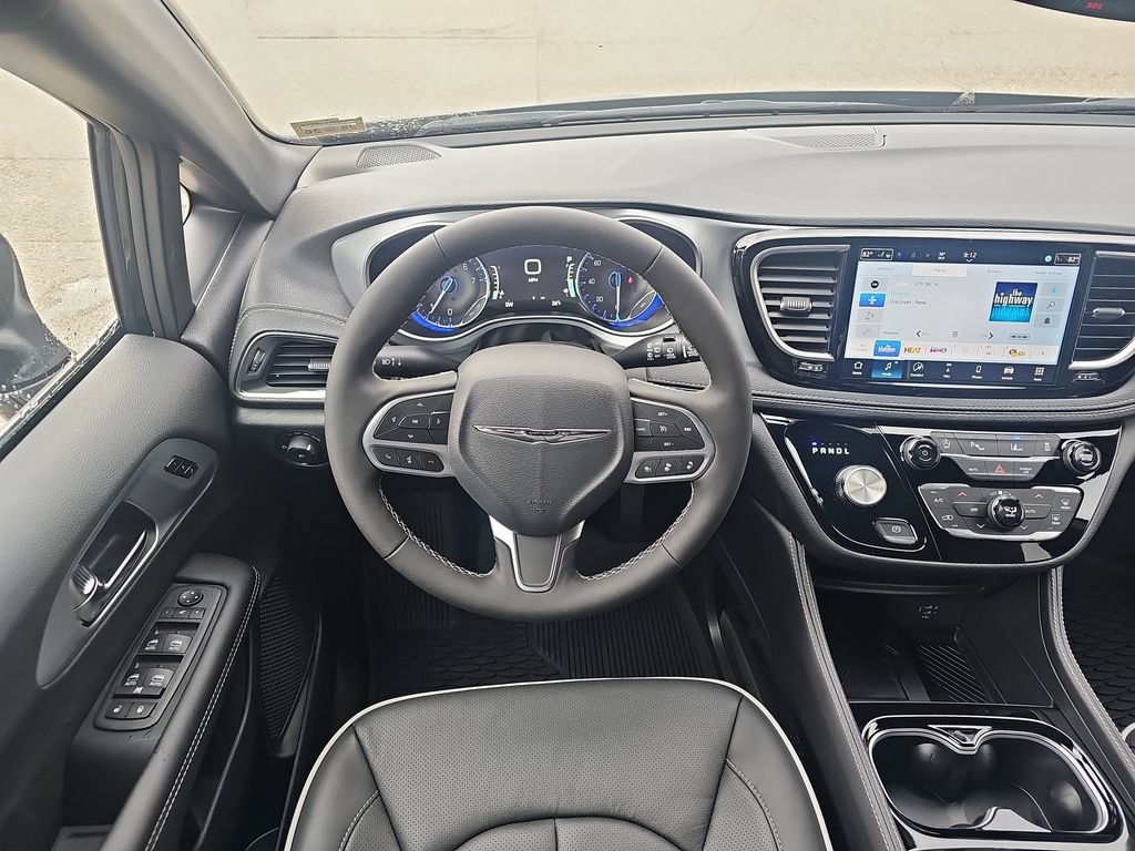 New 2026 Chrysler Pacifica Limited AWD/4WD image 15