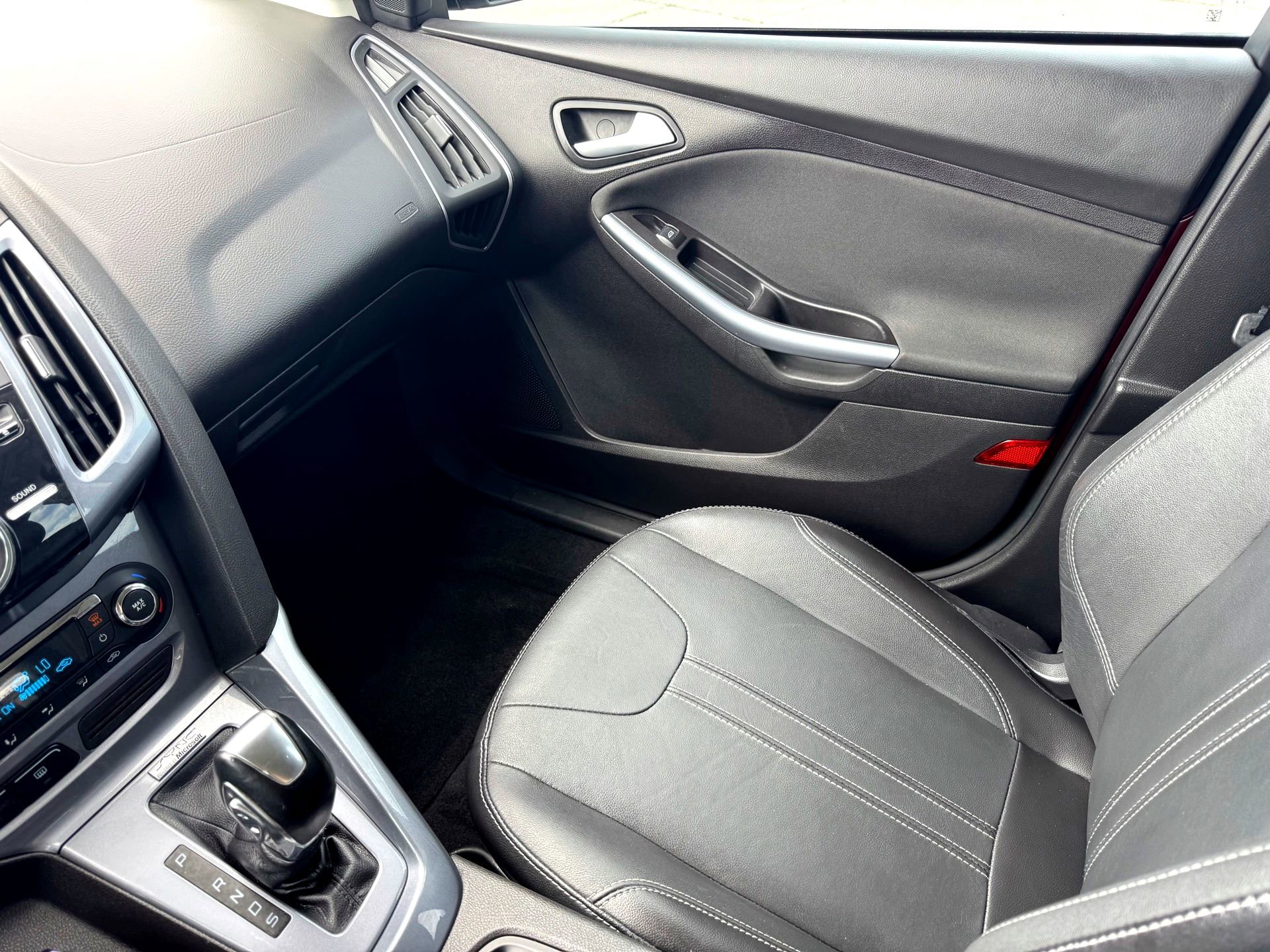 Used 2014 Ford Focus Titanium image 30