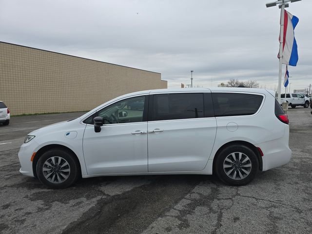 Used 2024 Chrysler Pacifica Select image 7
