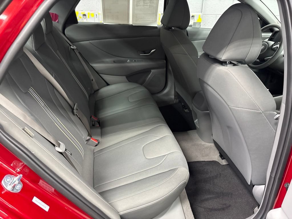 Used 2025 Hyundai Elantra Sport FWD image 9