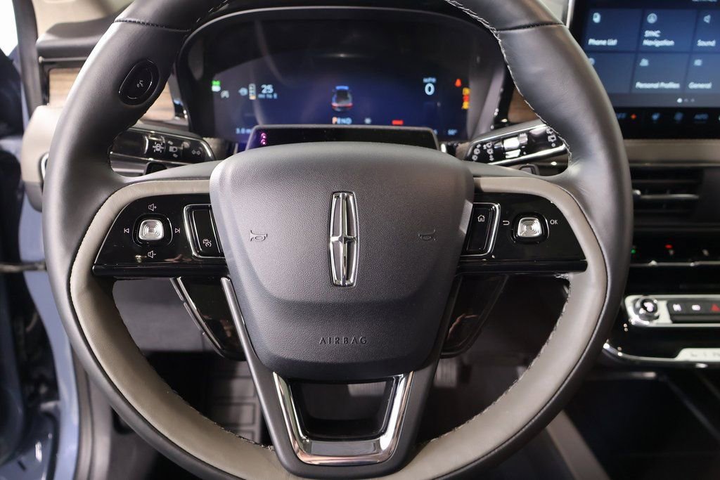 New 2026 Lincoln Corsair Reserve FWD image 3