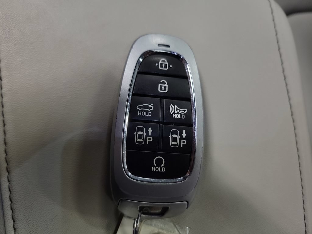 Used 2023 Hyundai Sonata Limited w/ Preferred Accessory Package FWD image 18