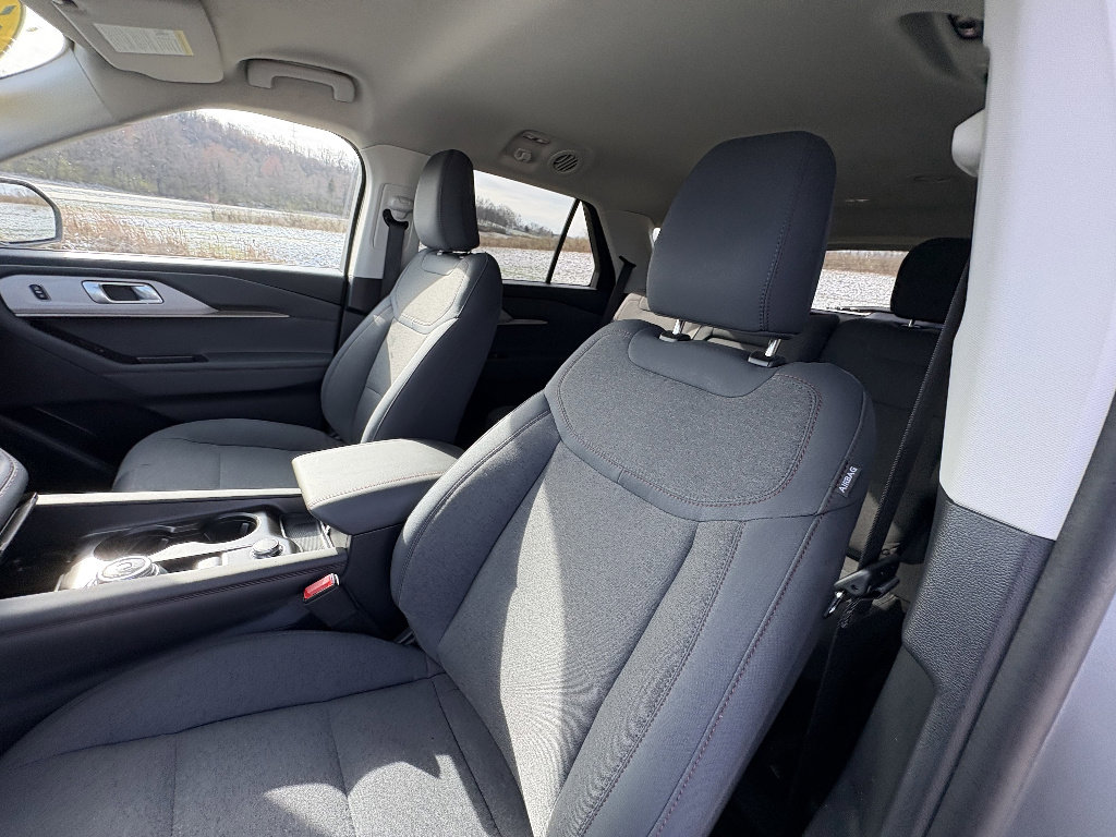 Used 2025 Ford Explorer Active image 32