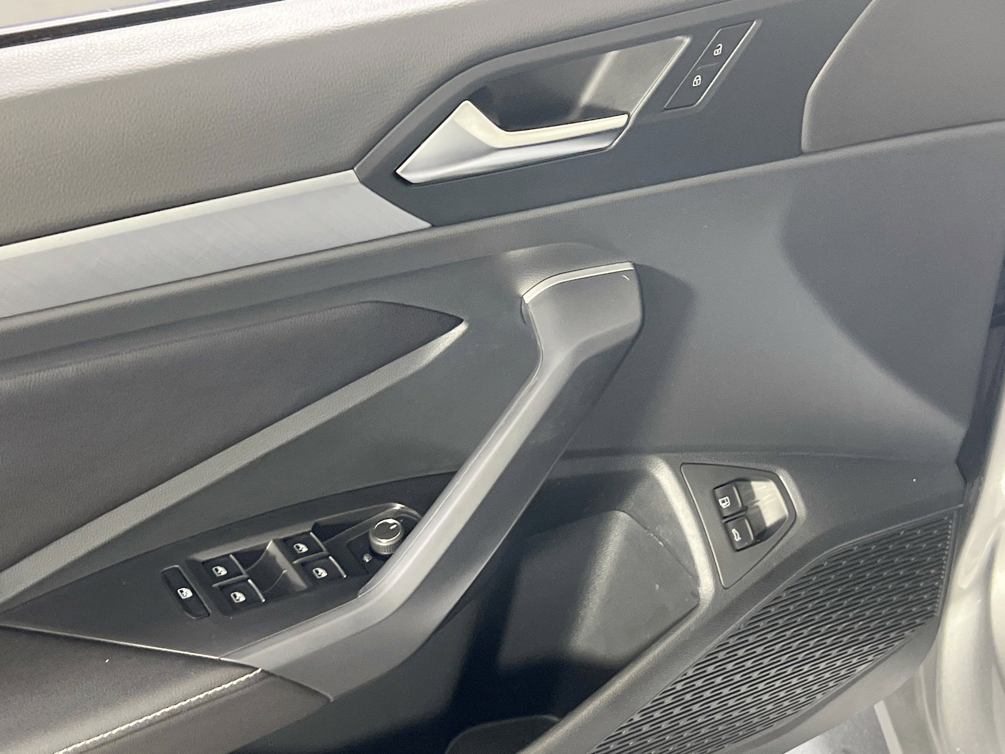 Used 2023 Volkswagen Jetta SE FWD image 17