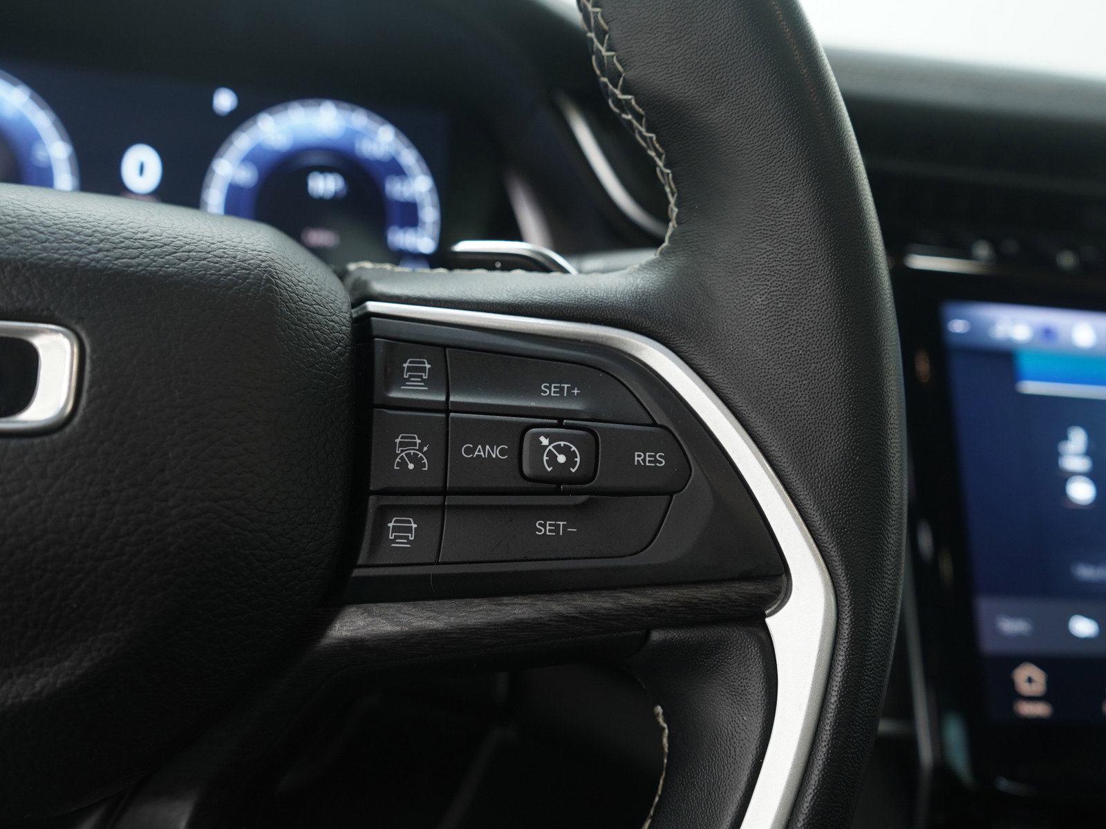 Used 2022 Jeep Grand Cherokee L Limited w/ Trailer Tow Group (B) image 29