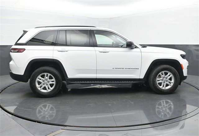 Used 2024 Jeep Grand Cherokee Laredo image 6