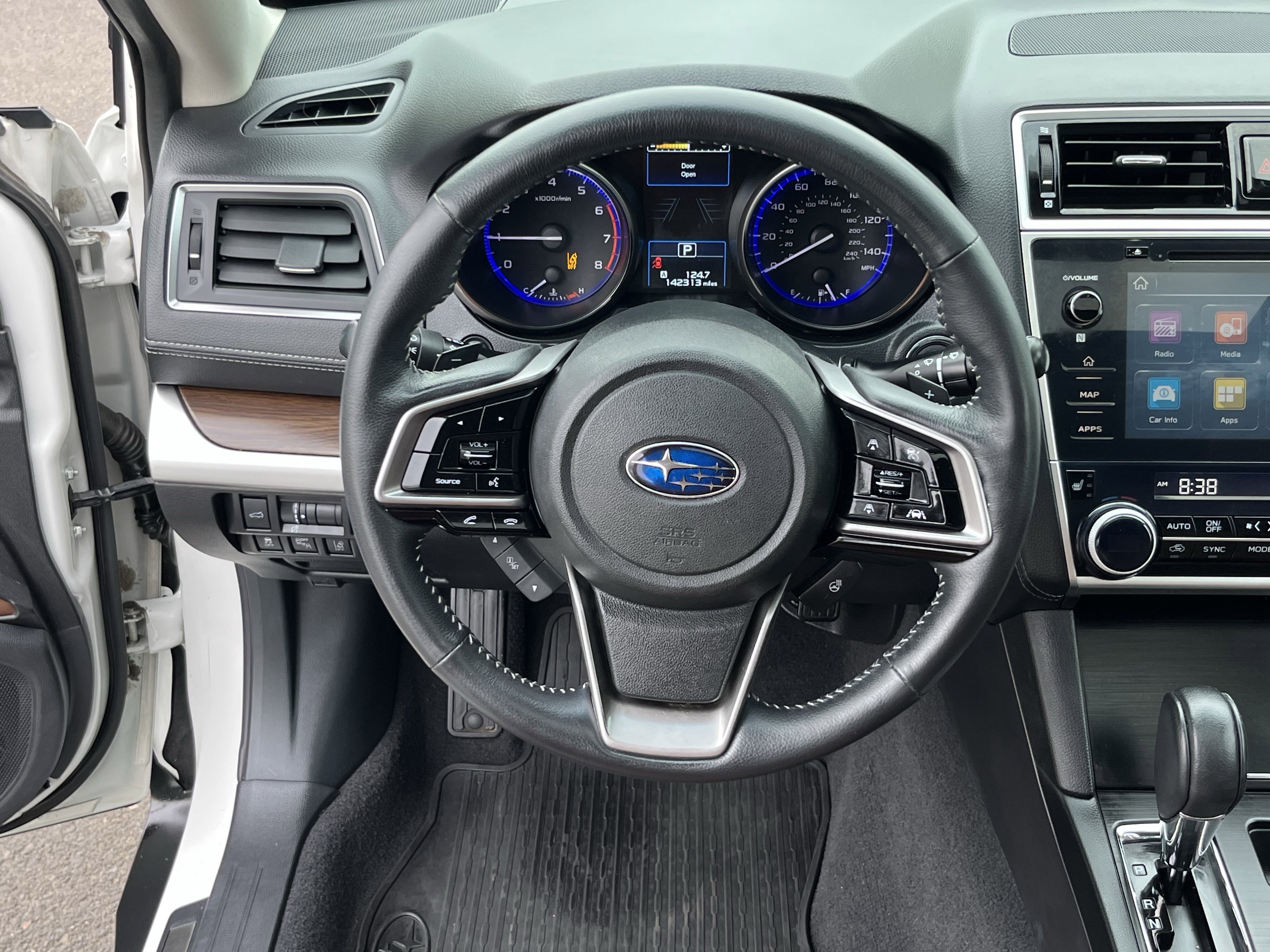 Used 2018 Subaru Outback 2.5i Touring w/ Popular Package #3 AWD/4WD image 12