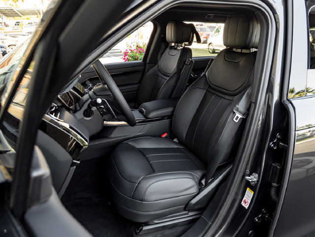 New 2026 Land Rover Range Rover Sport Dynamic SE AWD/4WD image 13