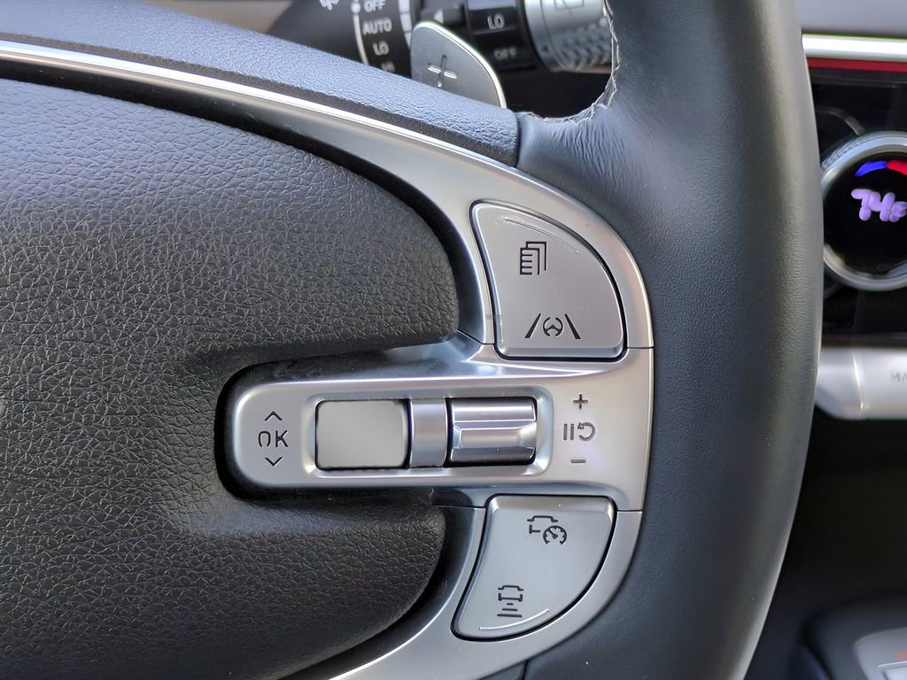 Used 2022 Genesis GV70 2.5T w/ Advanced Package image 27