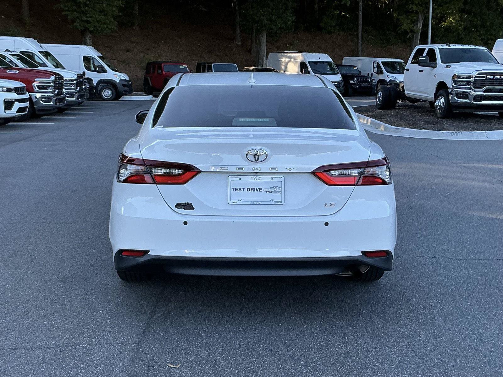 Used 2022 Toyota Camry LE w/ Convenience Package FWD image 4