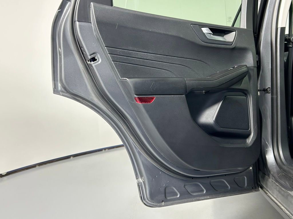 Used 2021 Ford Escape SE w/ SE Sport Appearance Package image 14