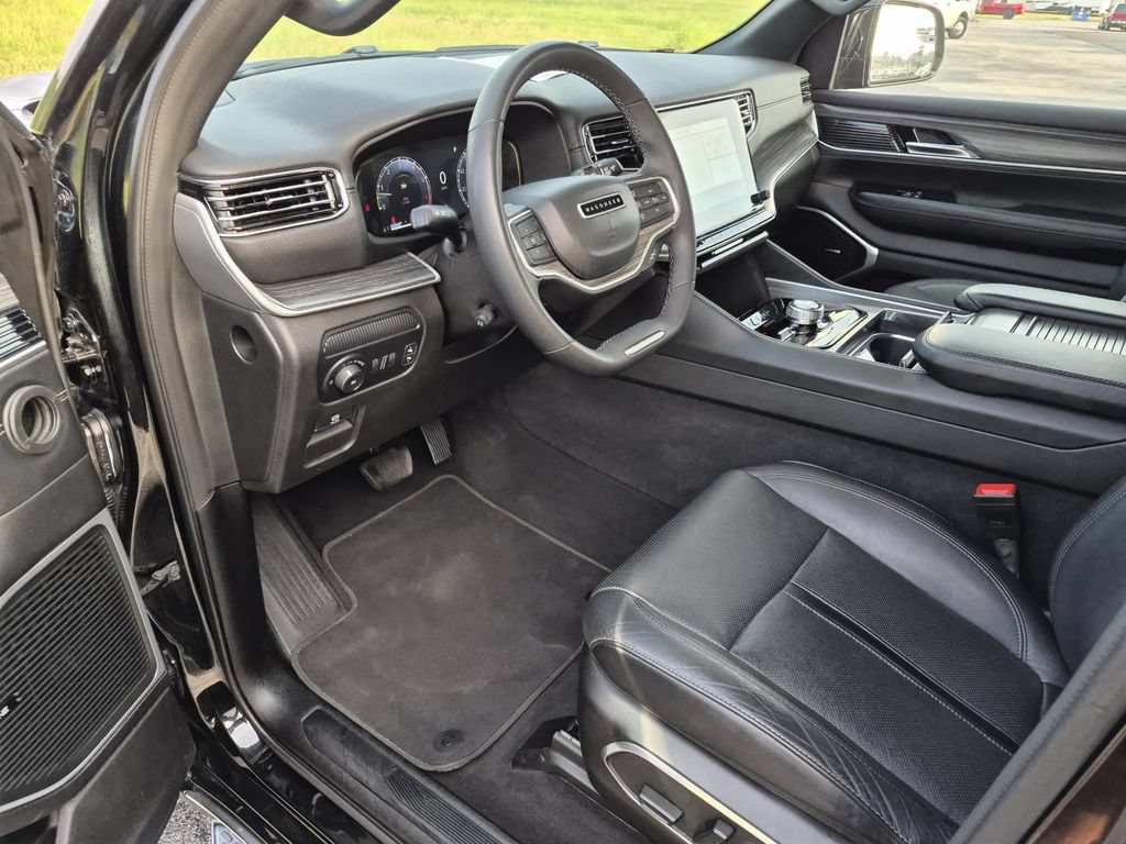 Used 2024 Jeep Wagoneer Series II w/ Flexible Seating Group AWD/4WD image 12