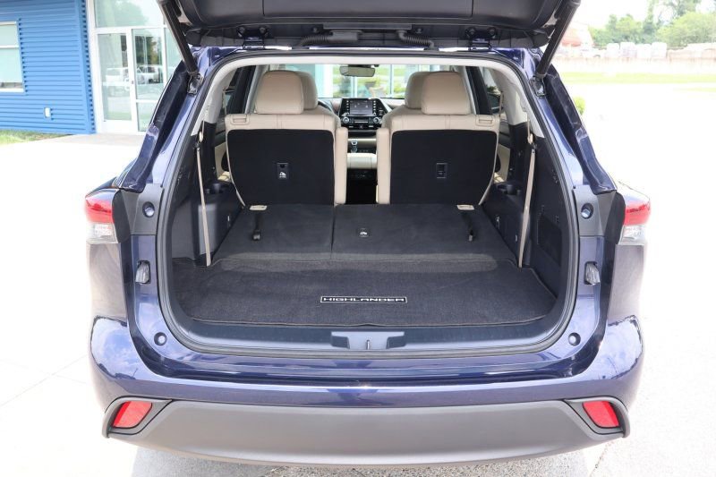 Used 2021 Toyota Highlander XLE image 20