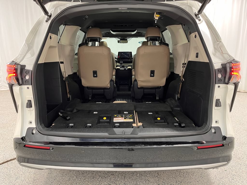 Used 2021 Toyota Sienna Limited AWD/4WD image 9