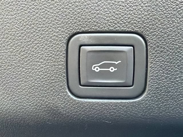 Used 2024 GMC Yukon Denali Ultimate AWD/4WD image 19