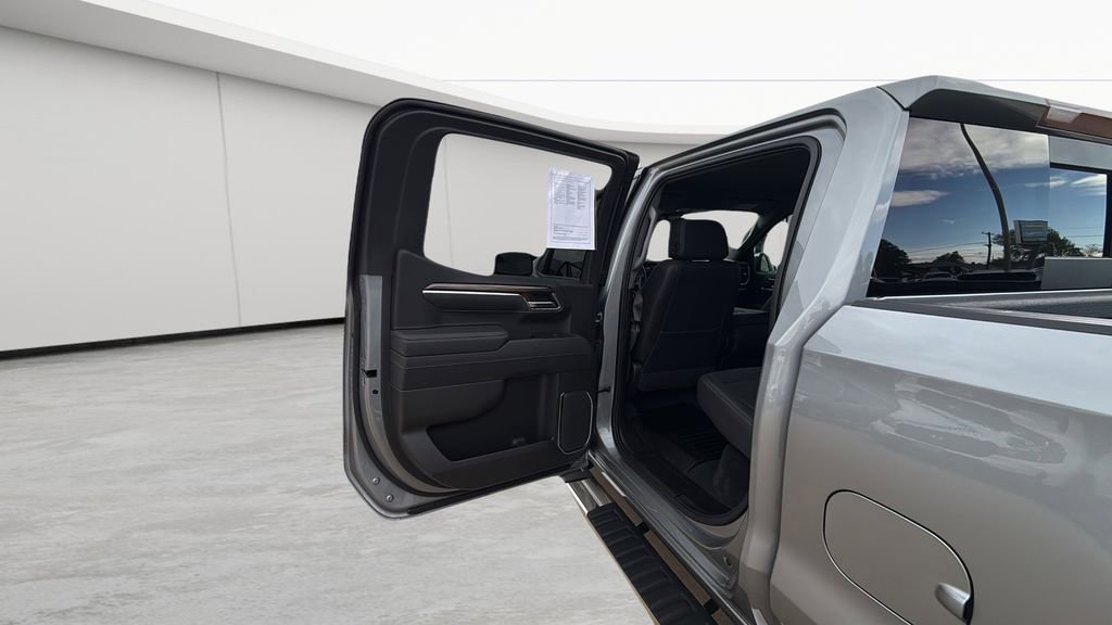Used 2025 Chevrolet Silverado 1500 LT w/ Leather Package AWD/4WD image 44