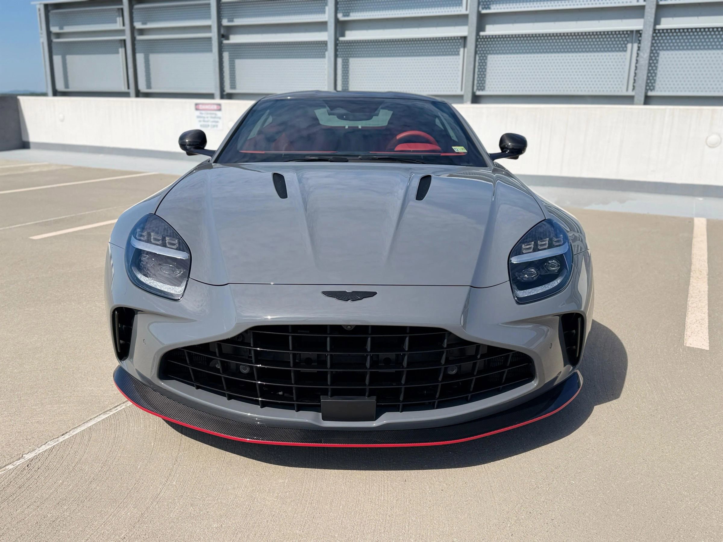 Used 2025 Aston Martin V8 Vantage Coupe RWD image 3