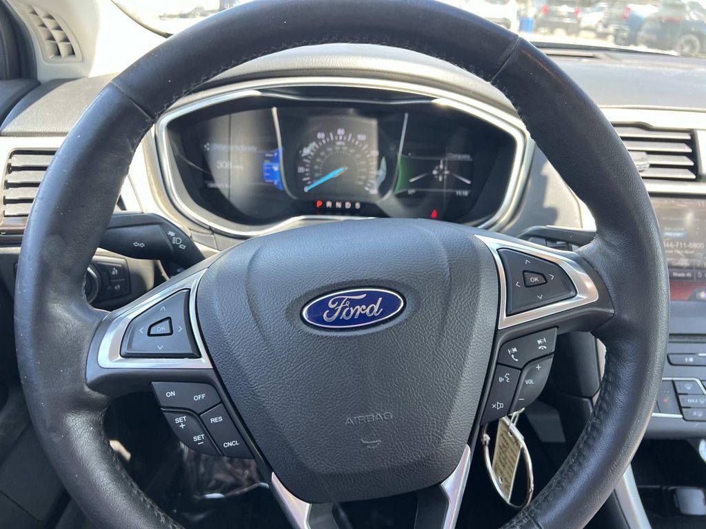 Used 2016 Ford Fusion SE w/ Equipment Group 202A FWD image 15