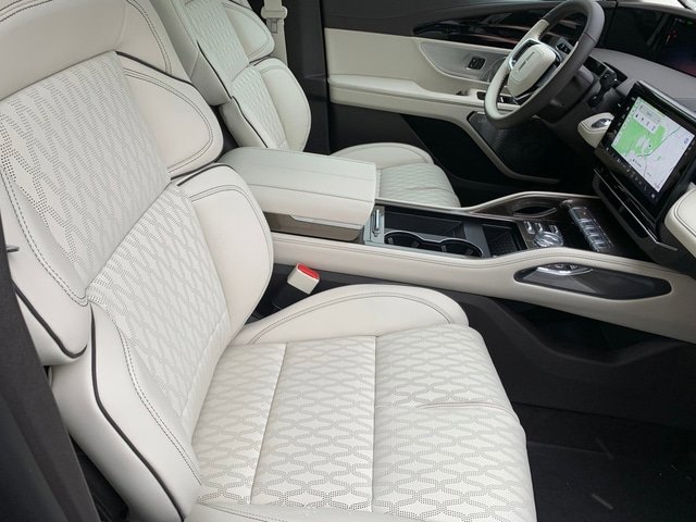 New 2026 Lincoln Nautilus Black Label w/ Jet Appearance Package AWD/4WD image 18