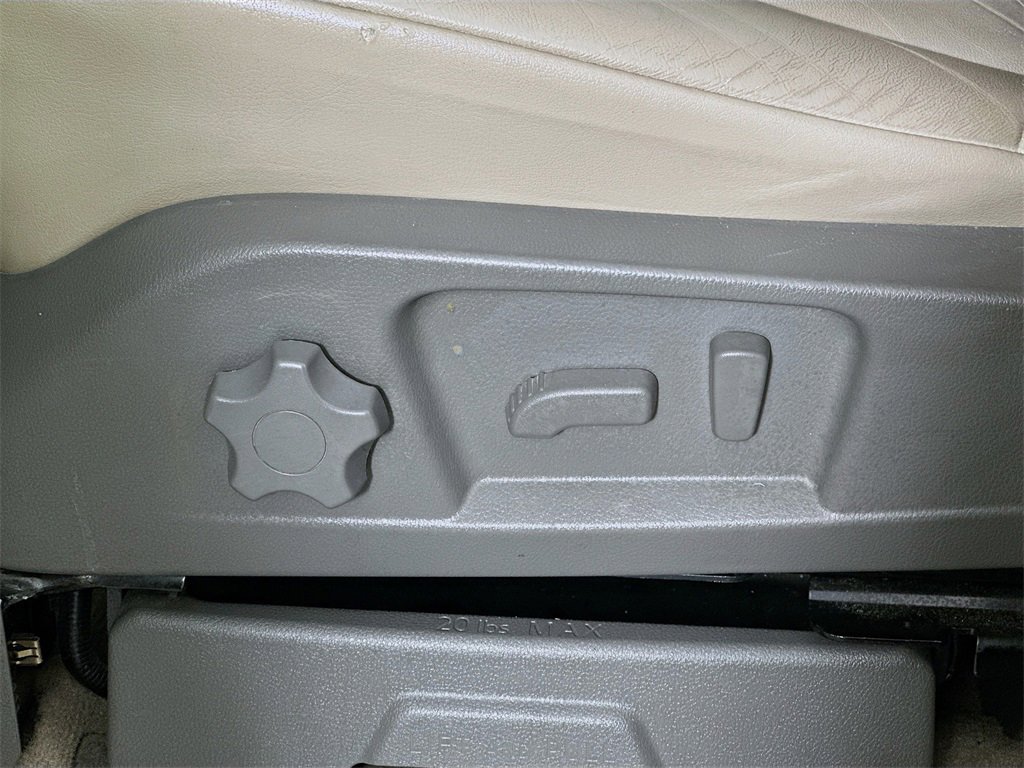 Used 2016 Nissan NV 3500 SL image 22