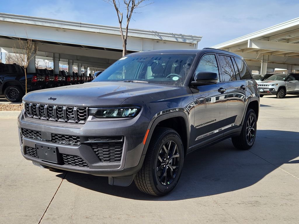 New 2026 Jeep Grand Cherokee Altitude image 4