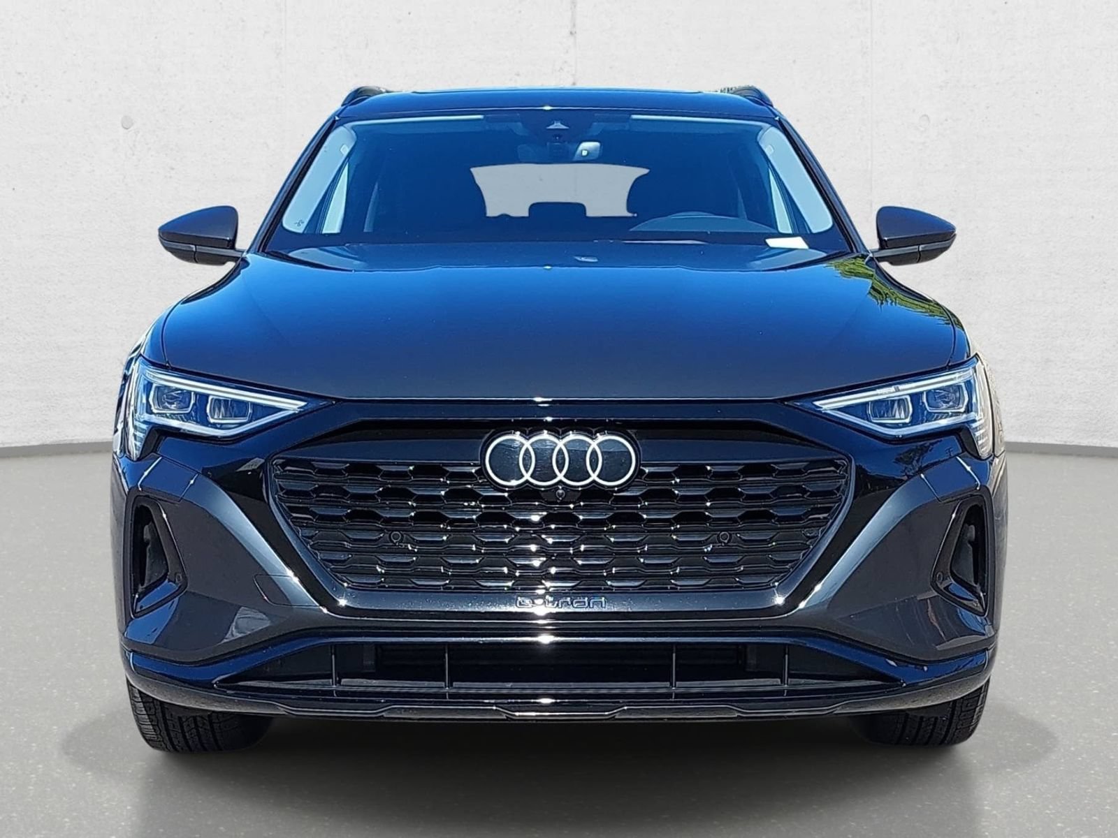 Used 2024 Audi Q8 e-tron Premium Plus AWD/4WD image 2