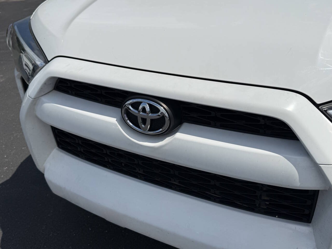 Used 2017 Toyota 4Runner SR5 AWD/4WD image 9