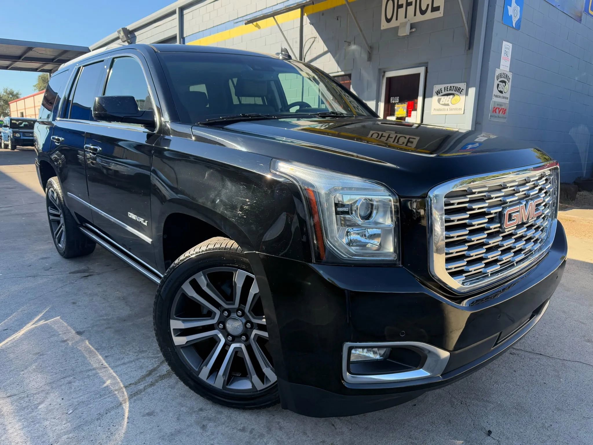 Used 2018 GMC Yukon Denali w/ Denali Ultimate Package image 1