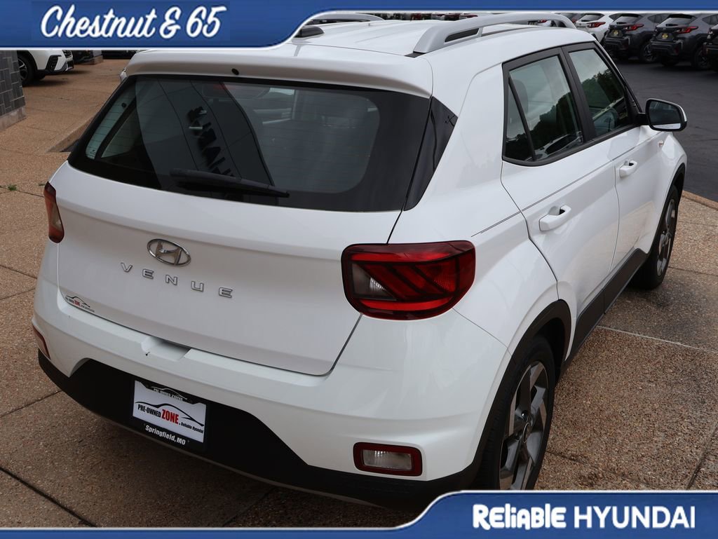 Used 2023 Hyundai Venue SEL FWD image 6