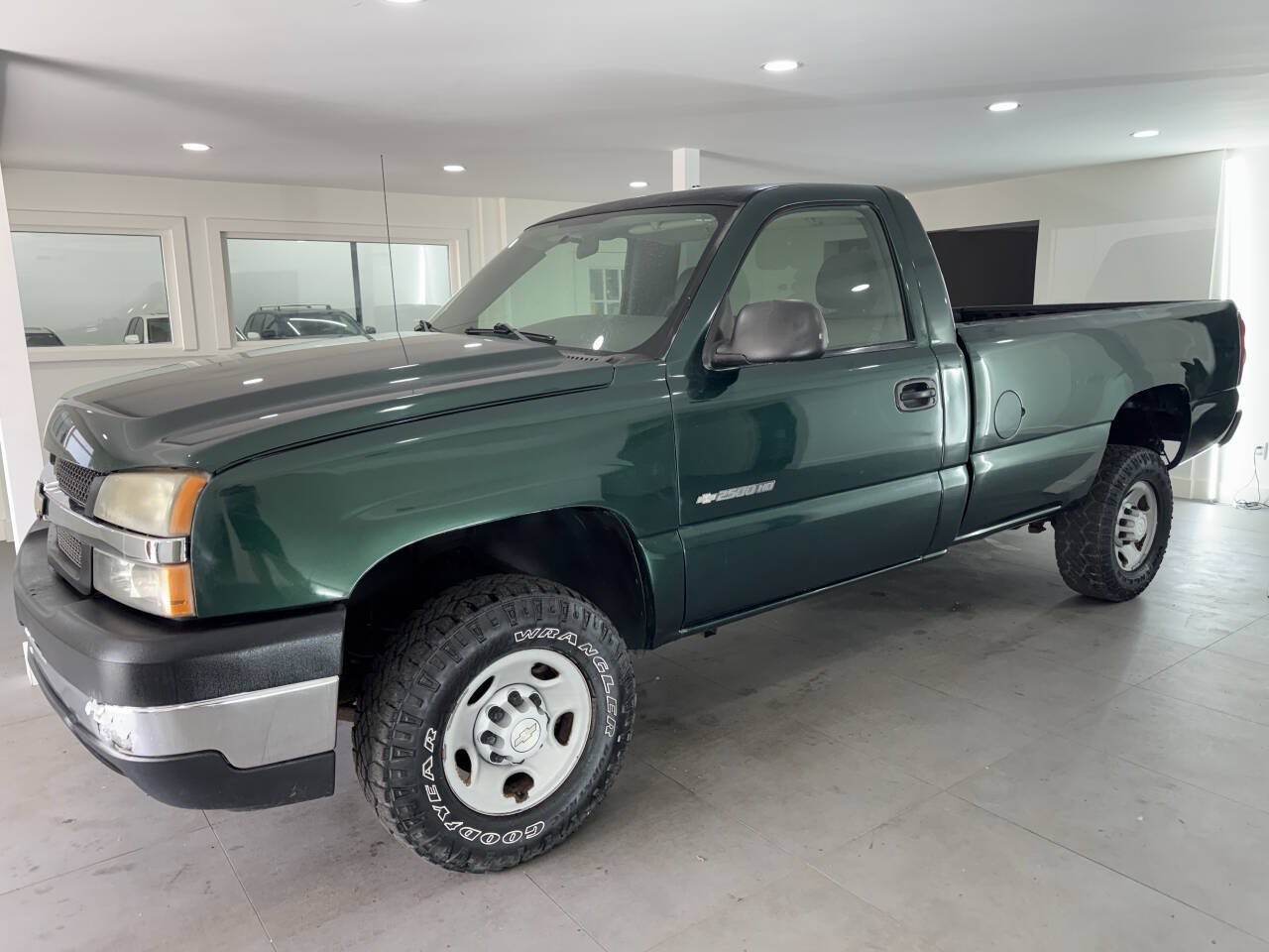 Used 2006 Chevrolet Silverado 2500 W/T w/ Snow Plow Prep Package AWD/4WD image 2