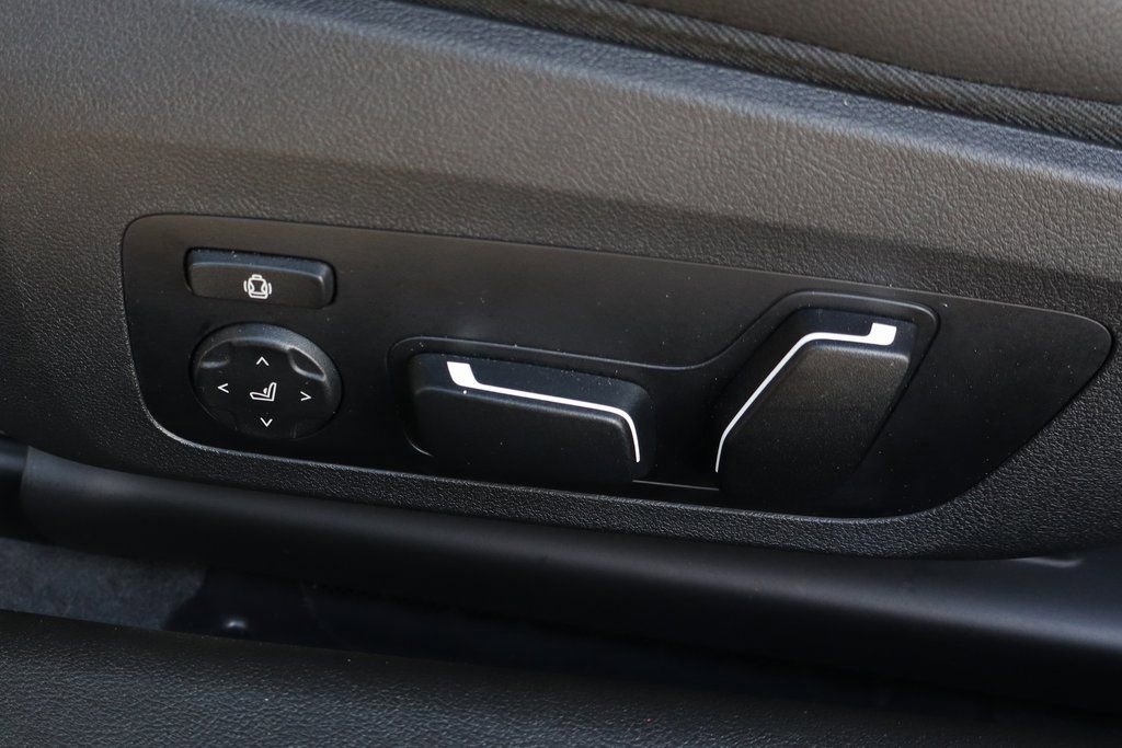 Used 2025 BMW M2 w/ Lighting Package image 17