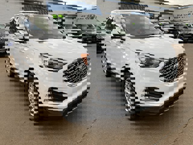 Used 2024 Ford Edge SEL w/ Convenience Package image 2