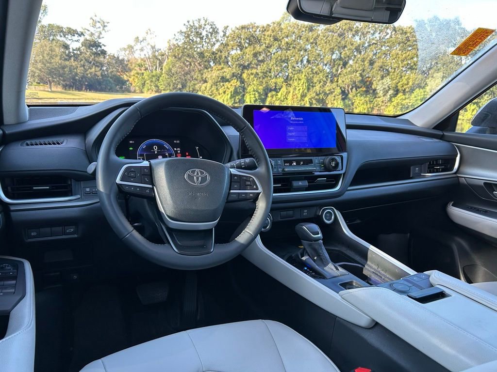 Certified 2025 Toyota Grand Highlander AWD Hybrid image 12